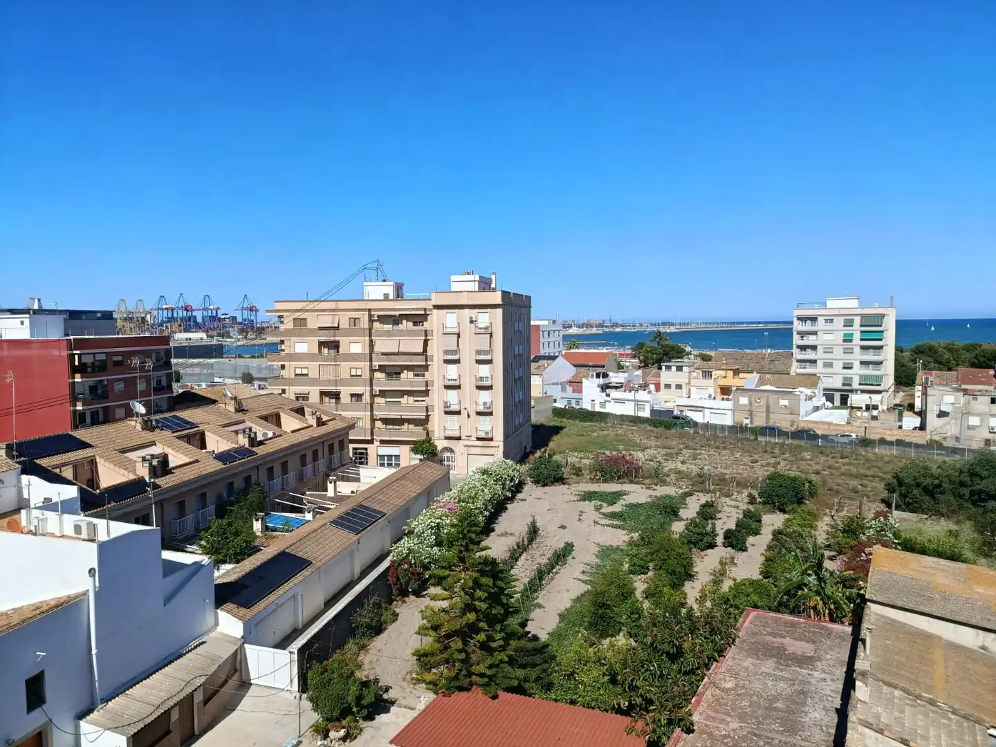 Außenansicht von Wohnung zum Verkauf in Valencia mit Klimaanlage, Heizung und Balkon