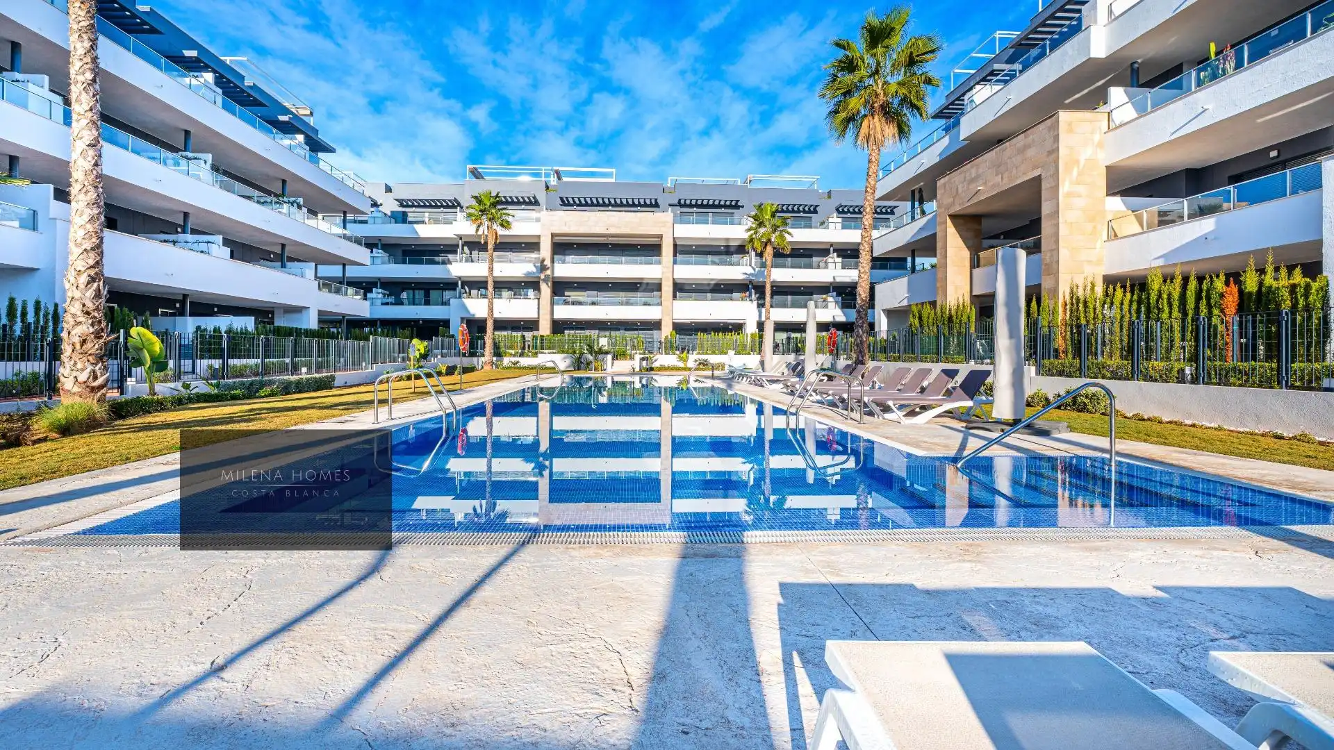 Piscina de Apartament en venda en Orihuela amb Aire condicionat, Calefacció i Jardí privat