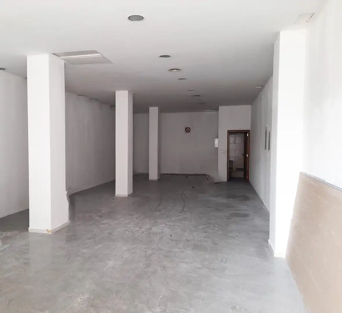 Local comercial de lloguer a Eixample