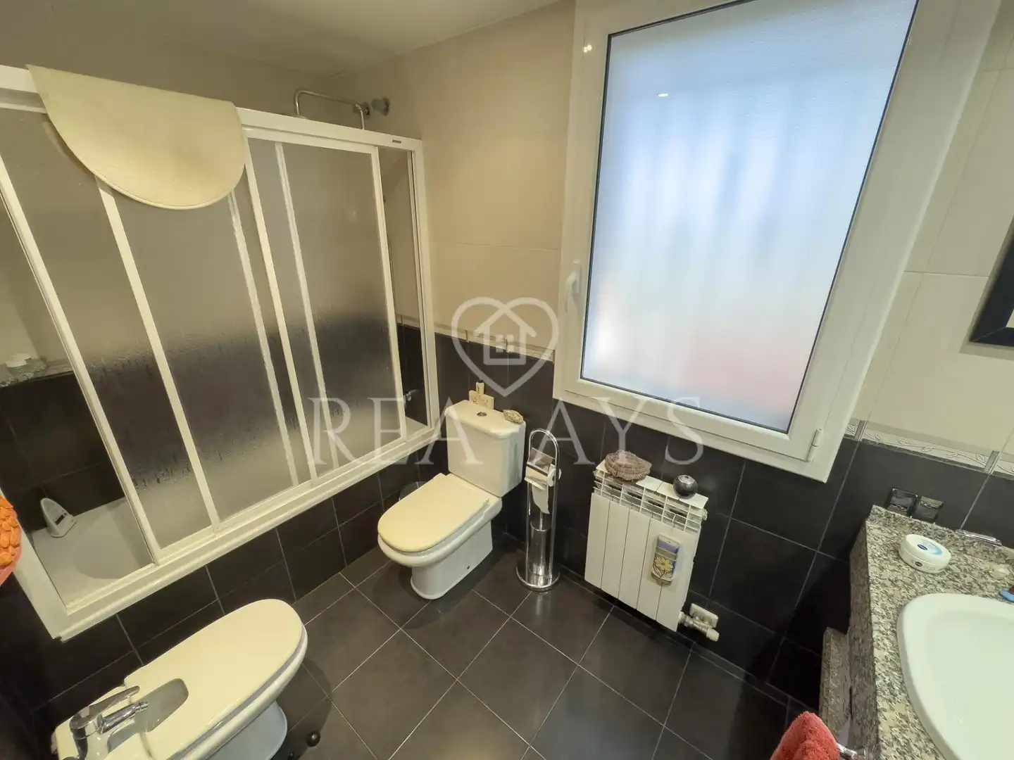 Baño de Casa o chalet en venta en Vallirana con Aire acondicionado, Calefacción y Jardín privado