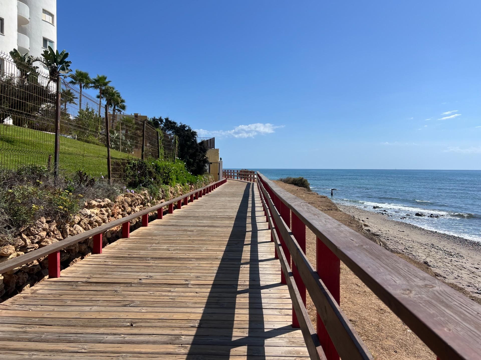 Vista exterior de Apartament de lloguer en Mijas amb Aire condicionat, Calefacció i Jardí privat