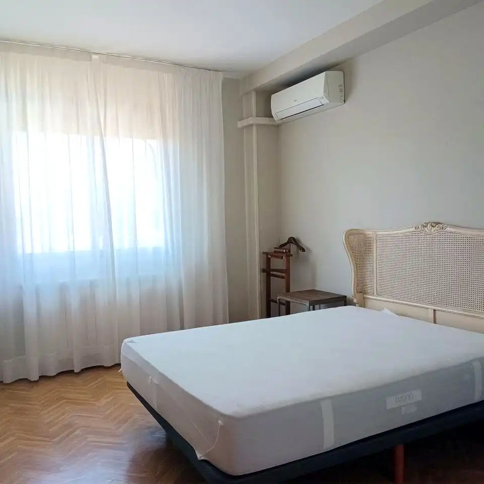 Bedroom of Flat for rent in Madrid  with Air Conditioner, Heating and Parquet flooring