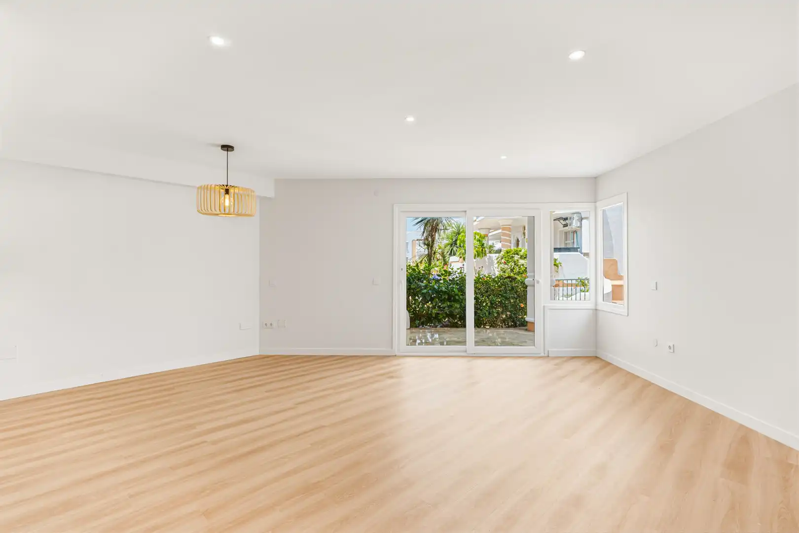 Living room of Ground floor for sale in Mijas  with Air Conditioner, Terrace and Swimming Pool