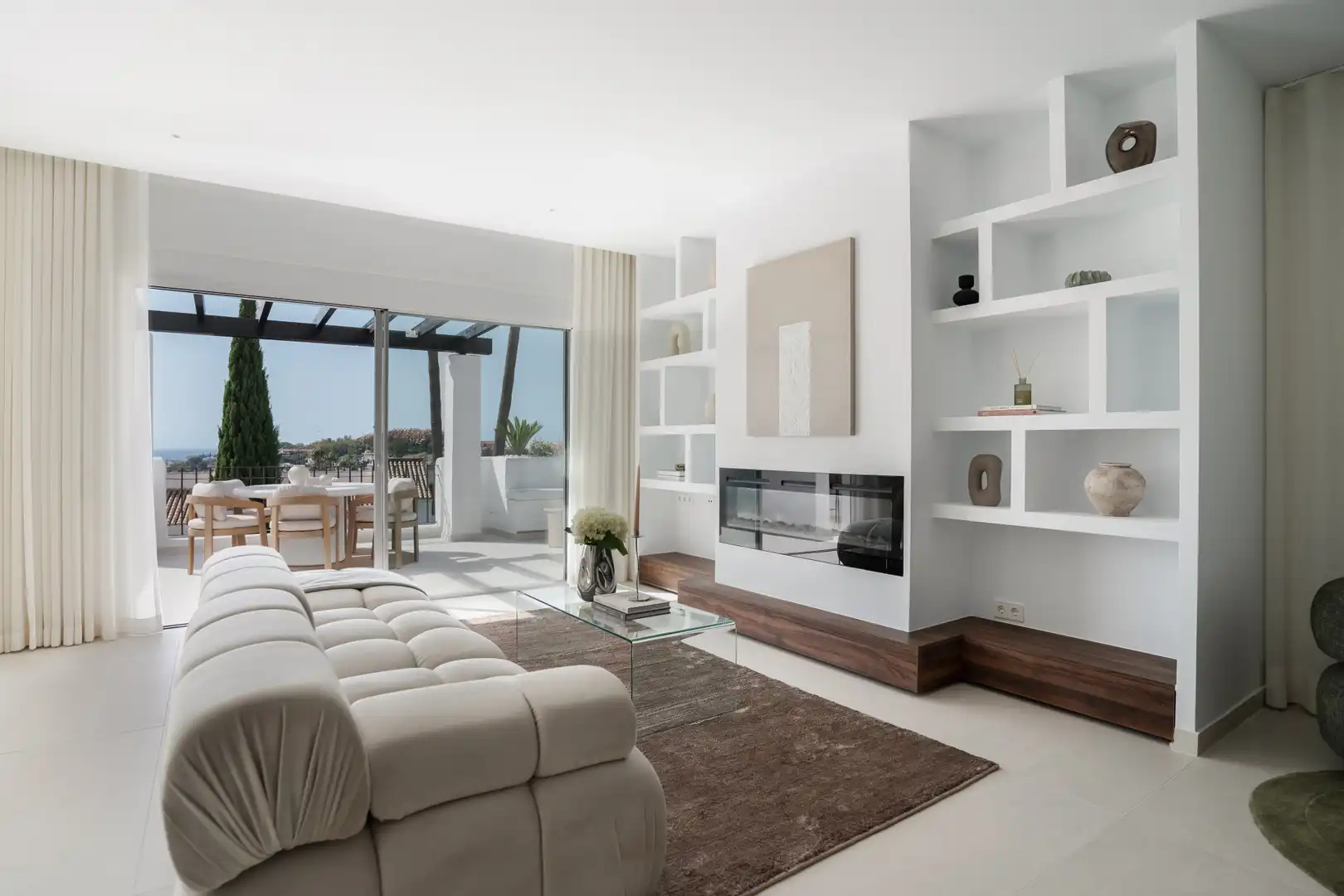 Sala de estar de Ático en venta en Marbella con Terraza, Piscina y Balcón
