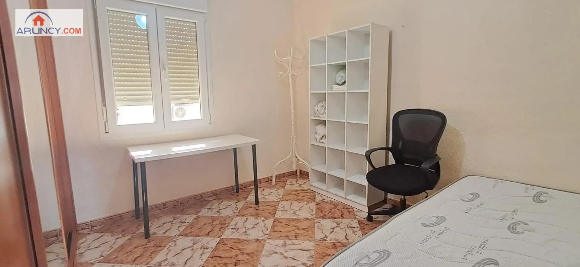 Dormitori de Pis en venda en Sevilla amb Aire condicionat, Terrassa i Balcó