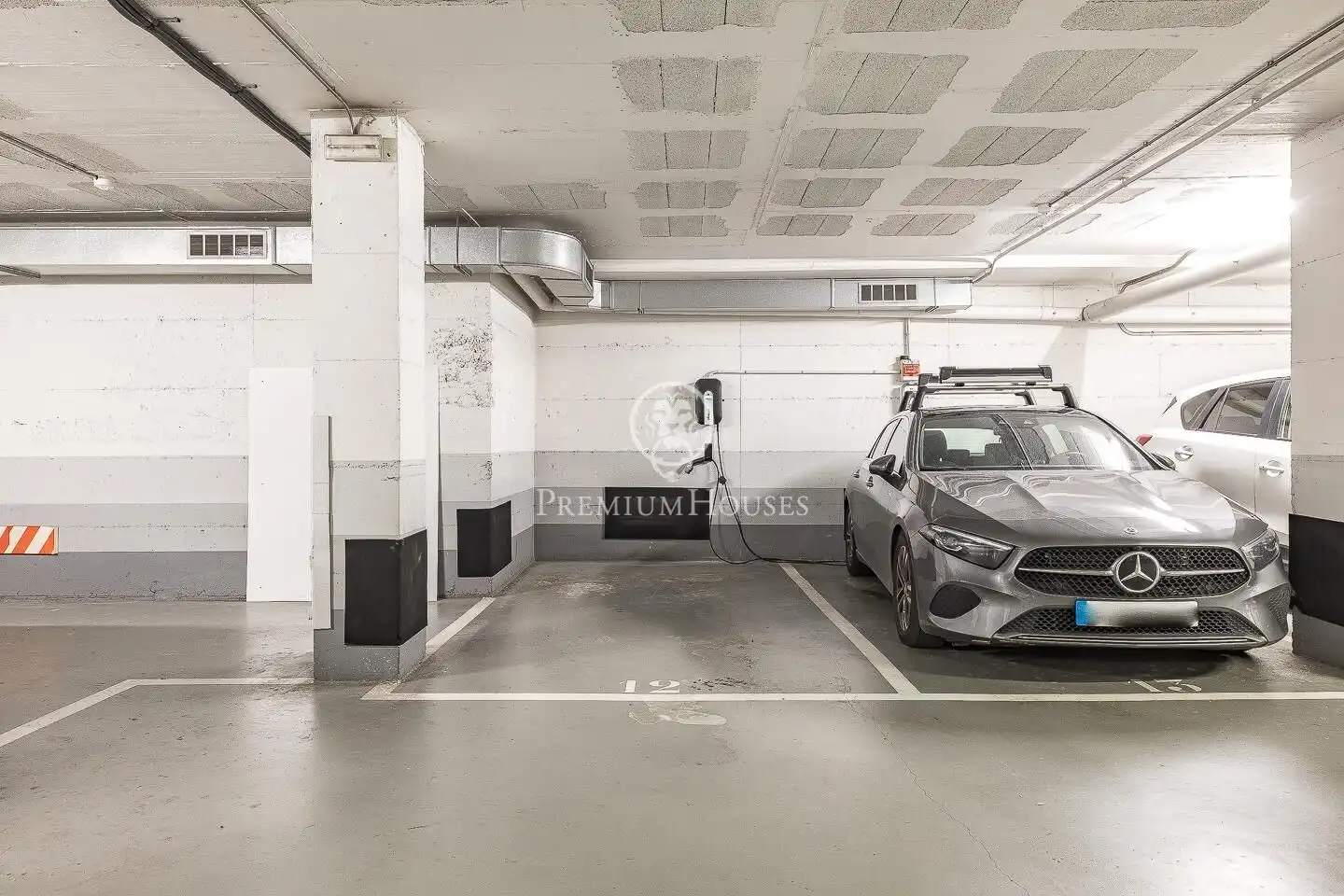 Parking of Flat for sale in Esplugues de Llobregat  with Air Conditioner, Heating and Private garden