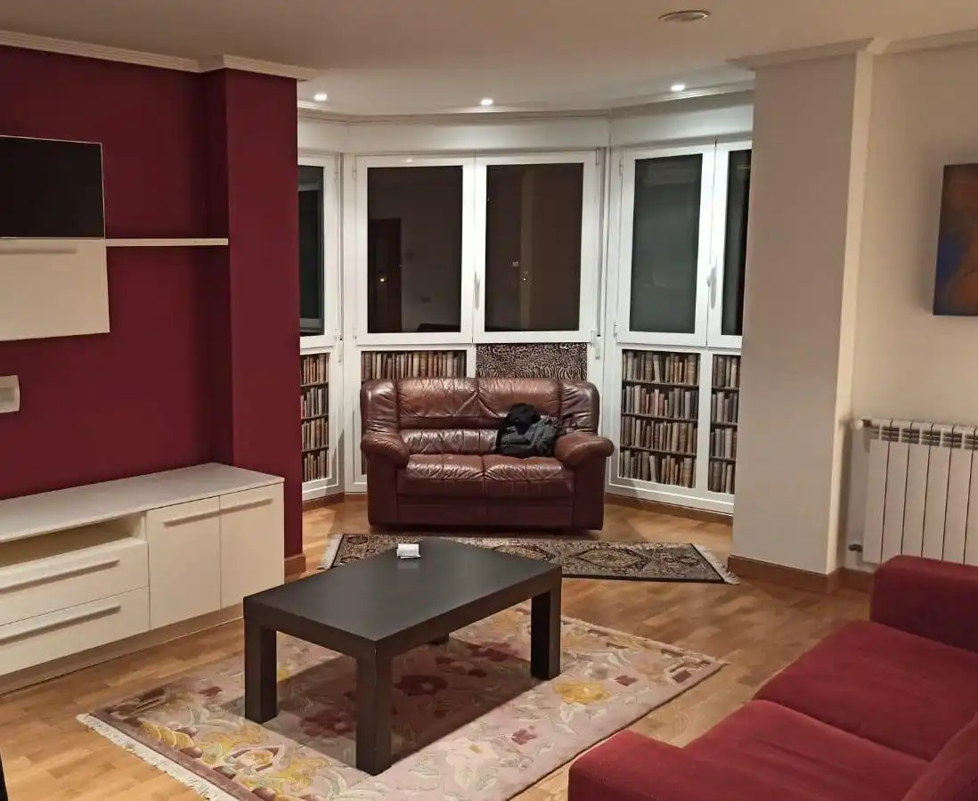 Wohnzimmer von Einfamilien-Reihenhaus zum Verkauf in Aia mit Heizung, Privatgarten und Terrasse
