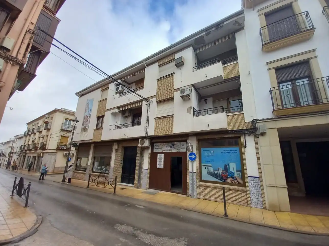 Vista exterior de Pis en venda en Arjona amb Terrassa i Balcó