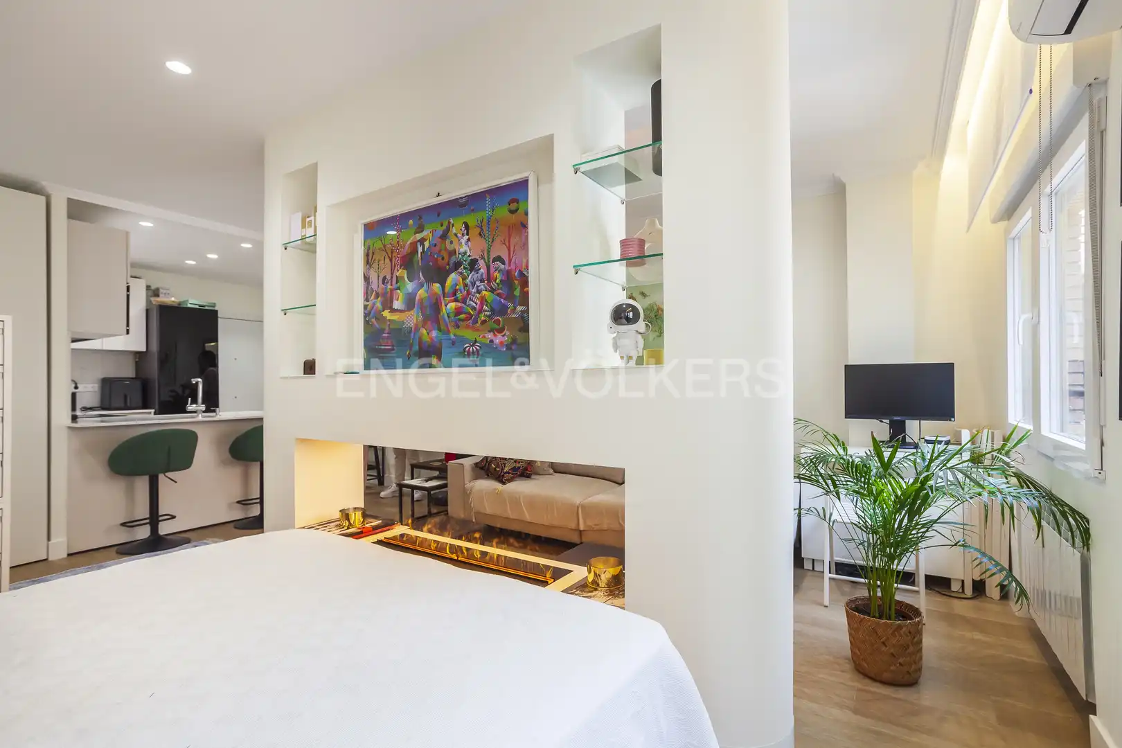 Living room of Flat for rent in Madrid  with Air Conditioner, Heating and Furnished