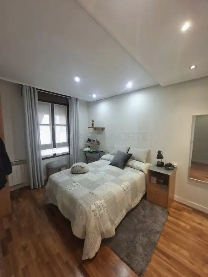 Habitación de Piso en venta en Vitoria - Gasteiz con Calefacción, Parquet y Terraza