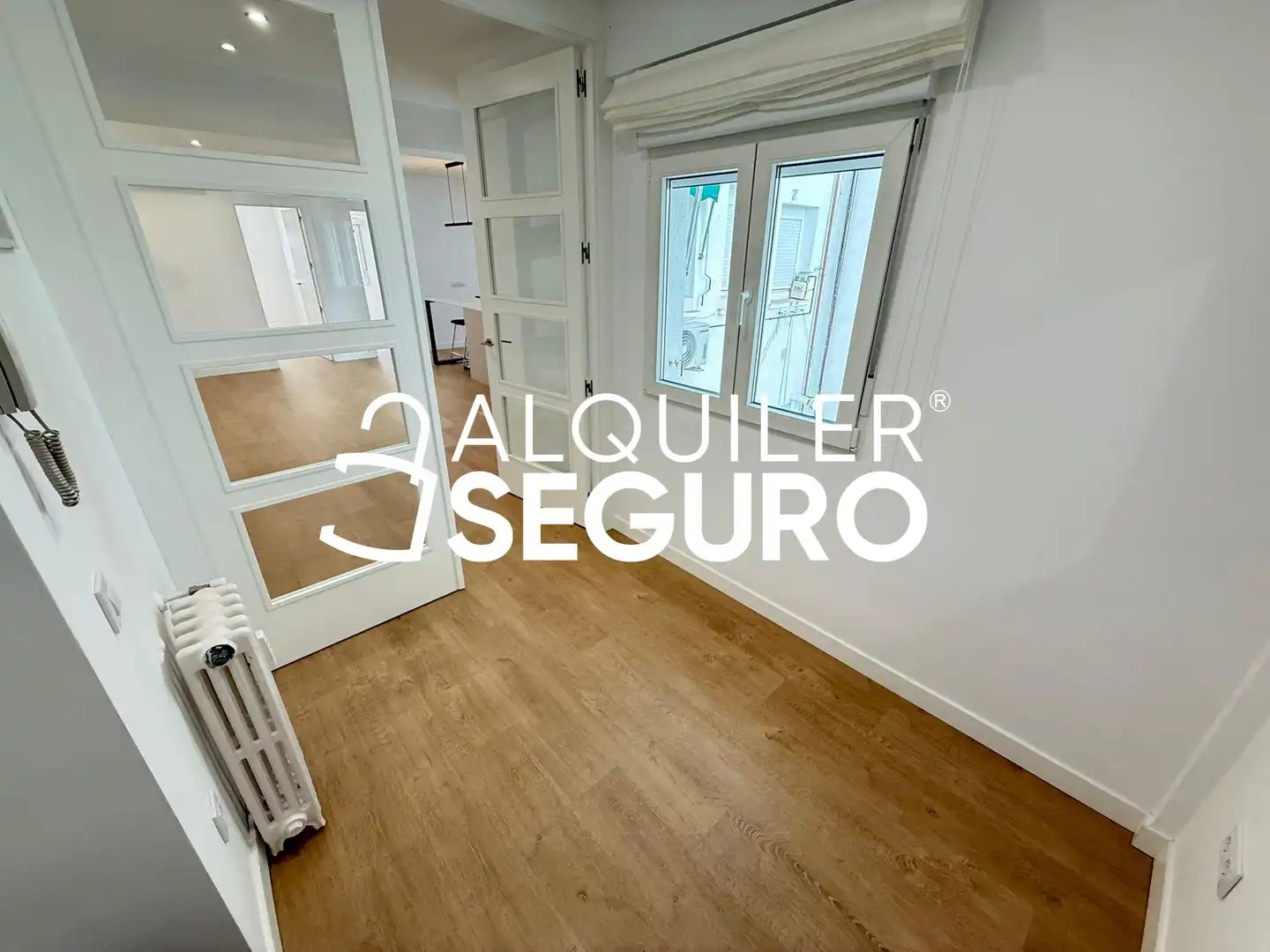 Bedroom of Flat for rent in Madrid  with Air Conditioner and Heating