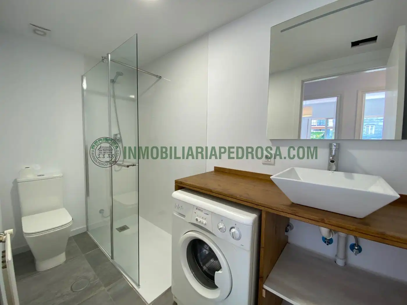 Bany de Pis en venda en Pontevedra Capital  amb Calefacció i Traster