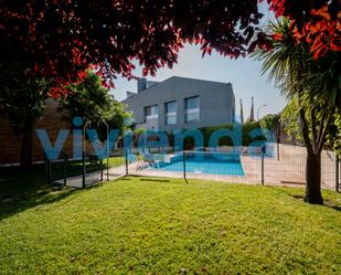 Piscina de Casa o xalet en venda en  Madrid Capital amb Aire condicionat, Calefacció i Terrassa