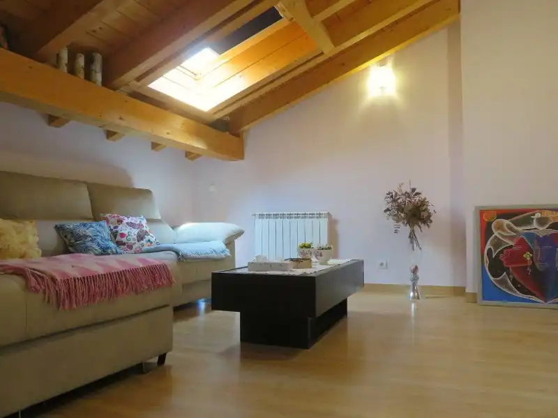 Sala d'estar de Casa o xalet en venda en San Andrés del Rabanedo amb Calefacció i Jardí privat