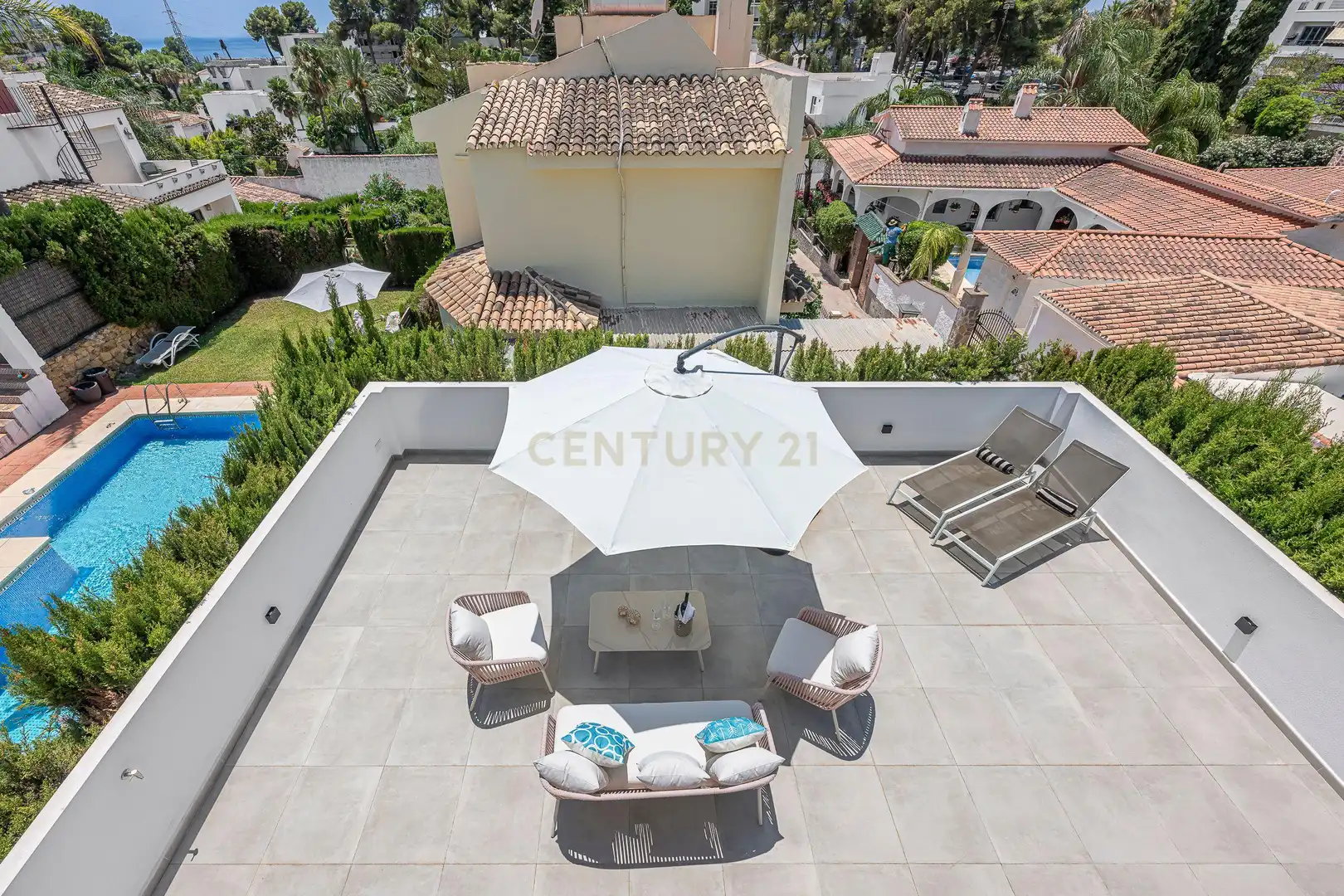 Terrasse von Haus oder Chalet zum Verkauf in Marbella mit Klimaanlage, Privatgarten und Abstellraum