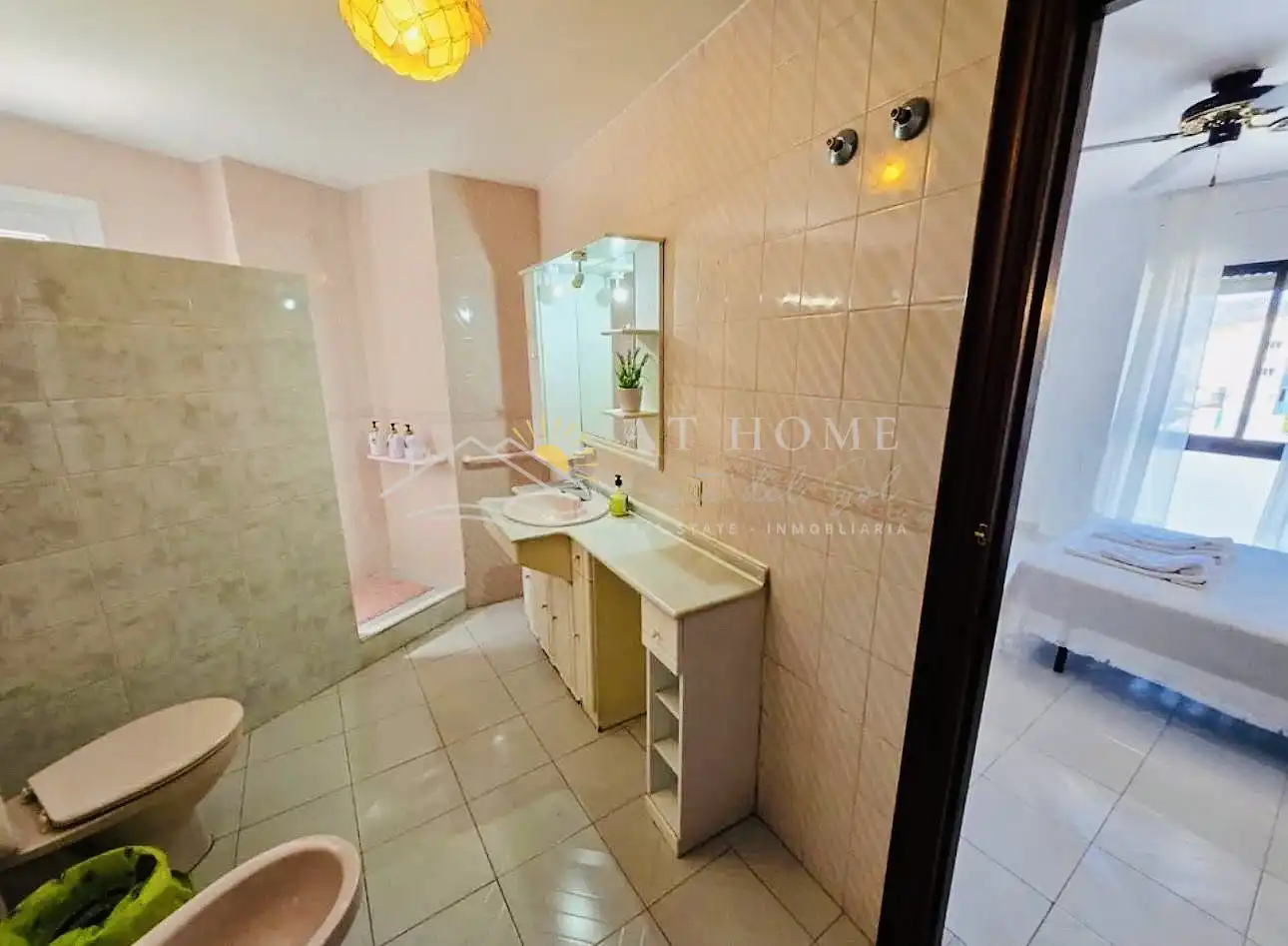 Baño de Apartamento en venta en Nerja con Terraza y Horno
