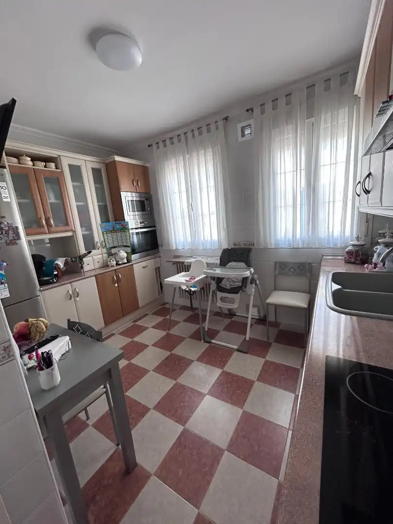 Cocina de Casa adosada en venta en Campo de Criptana con Aire acondicionado, Calefacción y Trastero