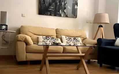 Flat to rent in Calle MELCHOR ALMAGRO, Centro - Sagrario
