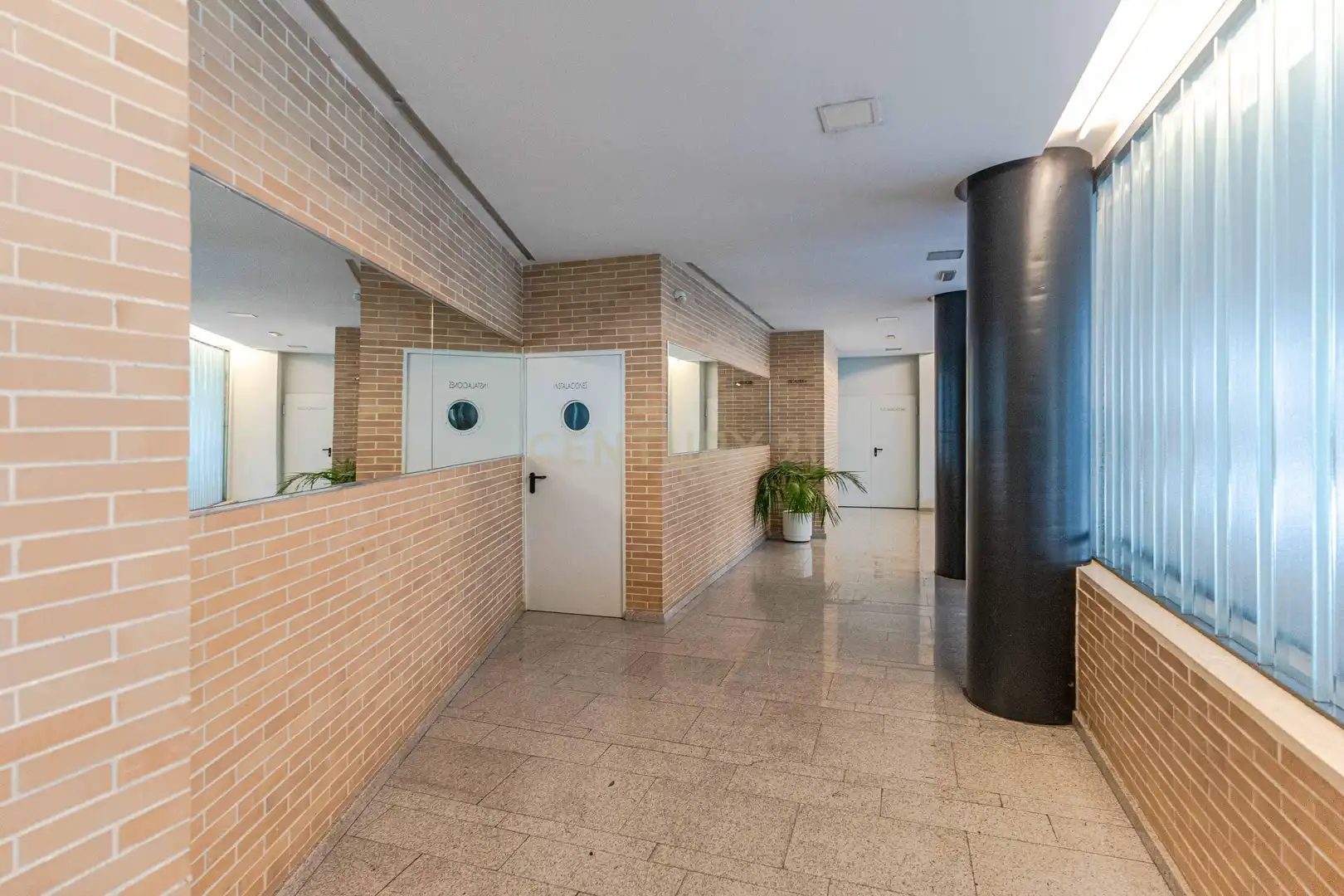 Piso en venta en Granada con Jardín privado, Trastero y Piscina comunitaria