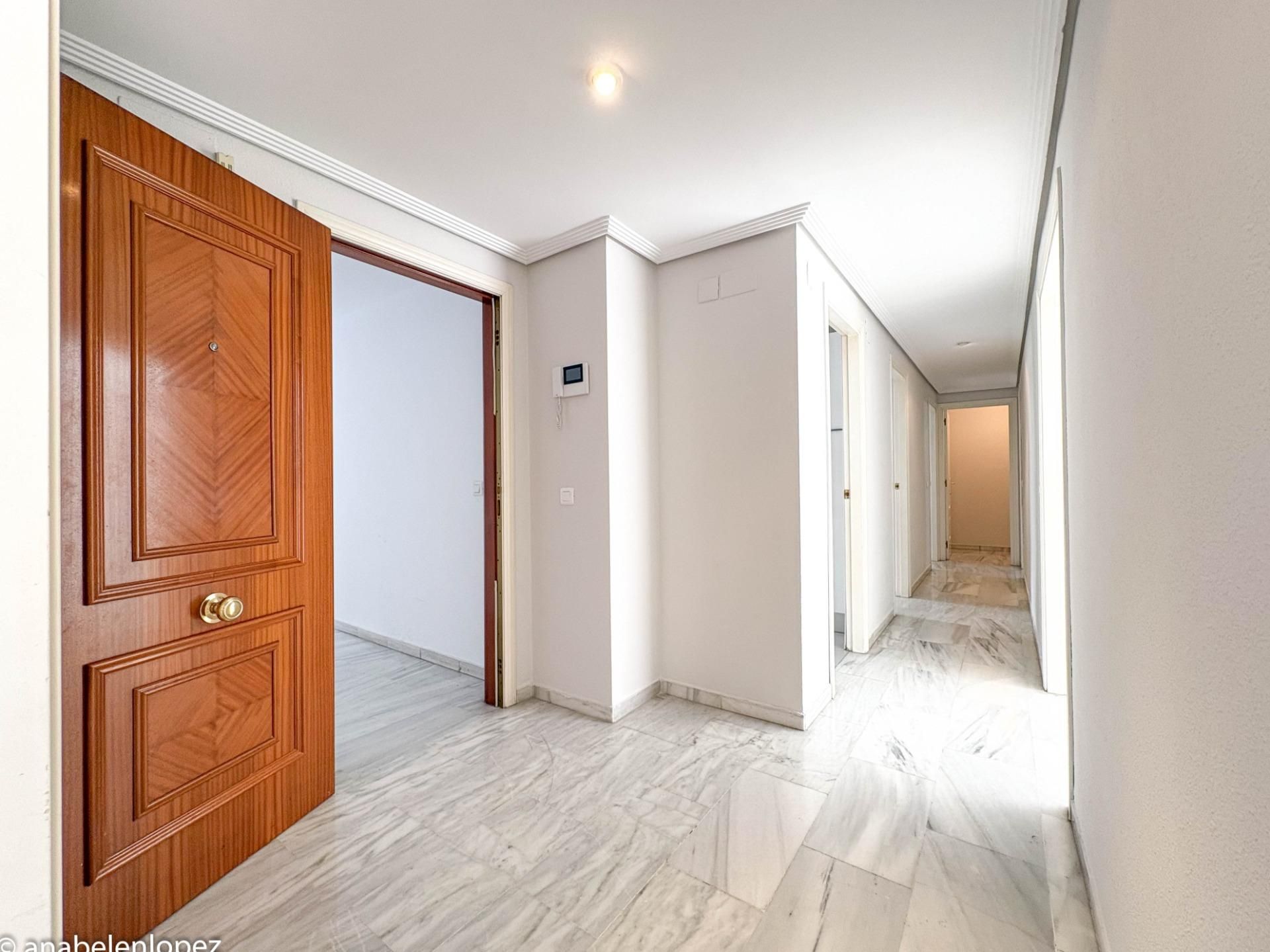 Wohnung zur Miete in Badajoz Capital mit Klimaanlage, Heizung und Terrasse