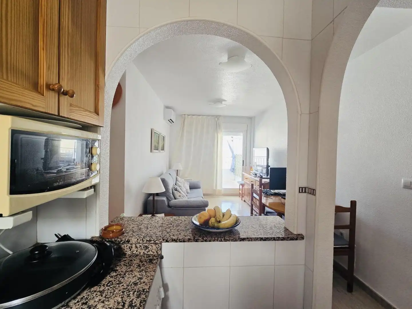 Küche von Wohnung zum Verkauf in Torrevieja mit Klimaanlage, Heizung und Privatgarten