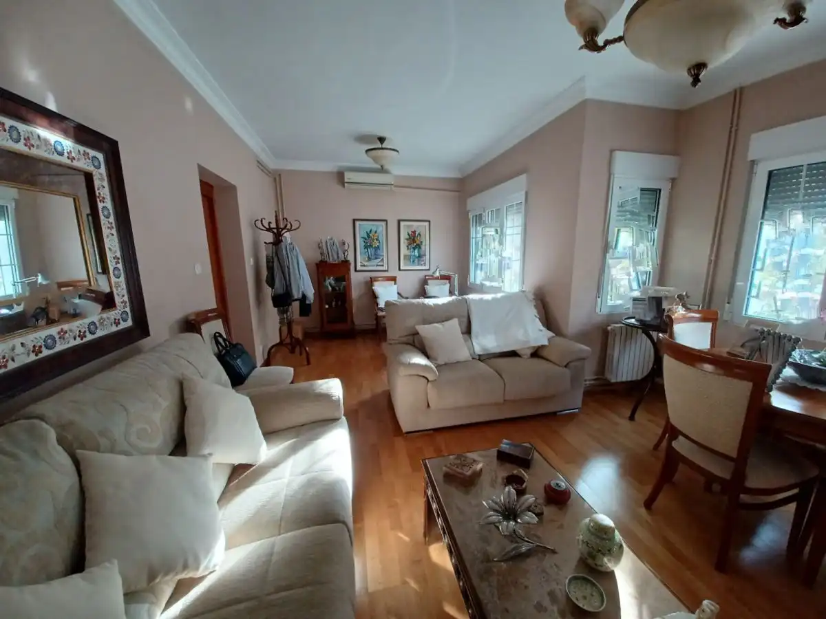 Chalet con jardín en venta en La Roda