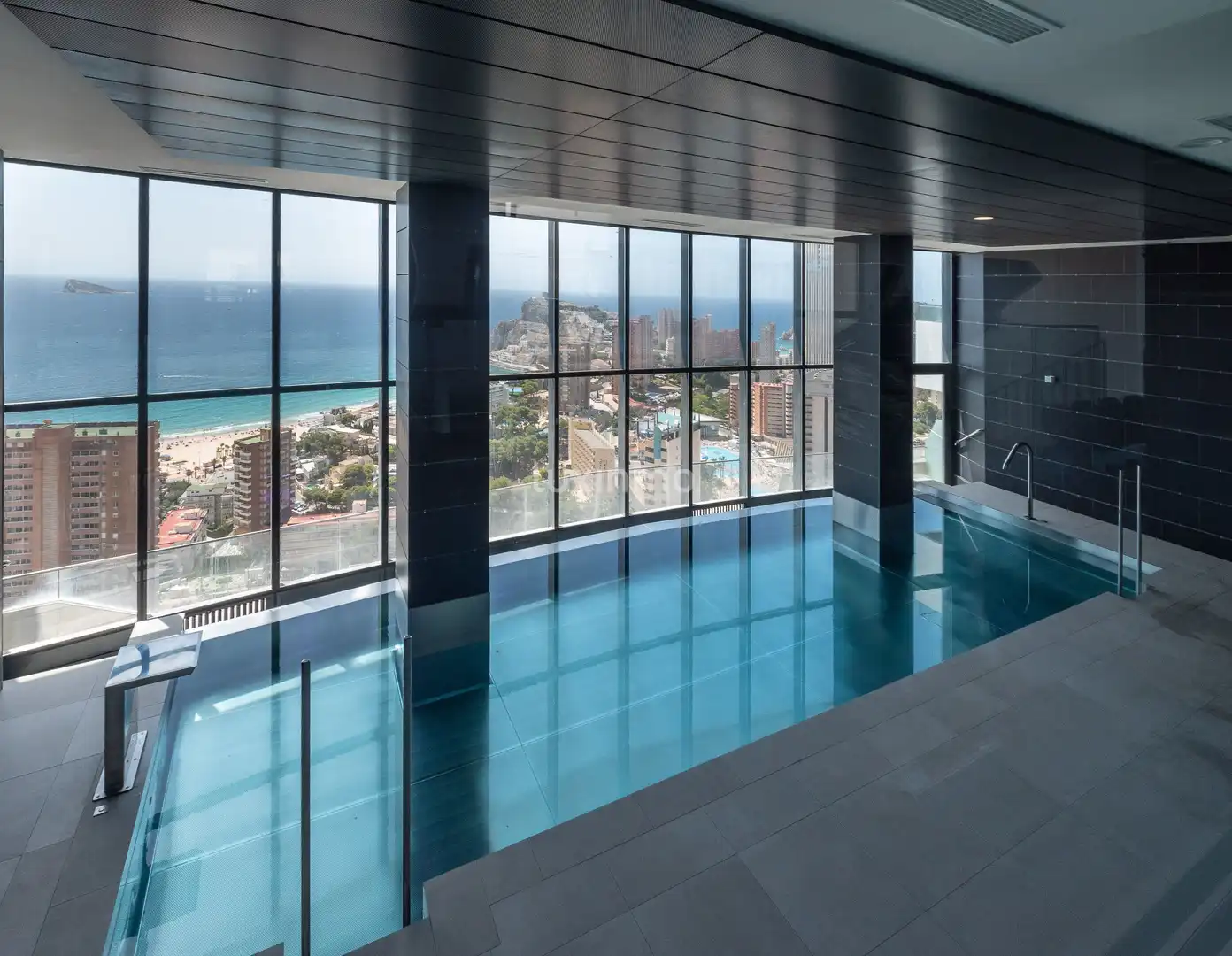 Swimming pool of Flat for sale in Benidorm  with Air Conditioner, Heating and Private garden