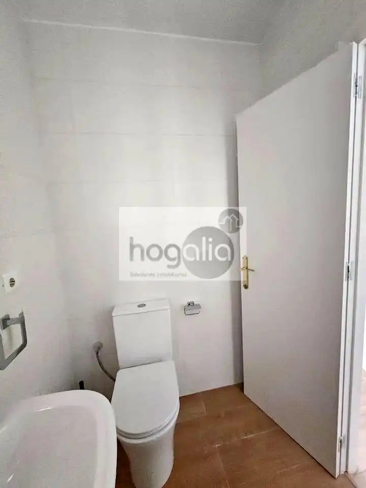 Flat for rent in Sevilla  with Air Conditioner, Terrace and Furnished