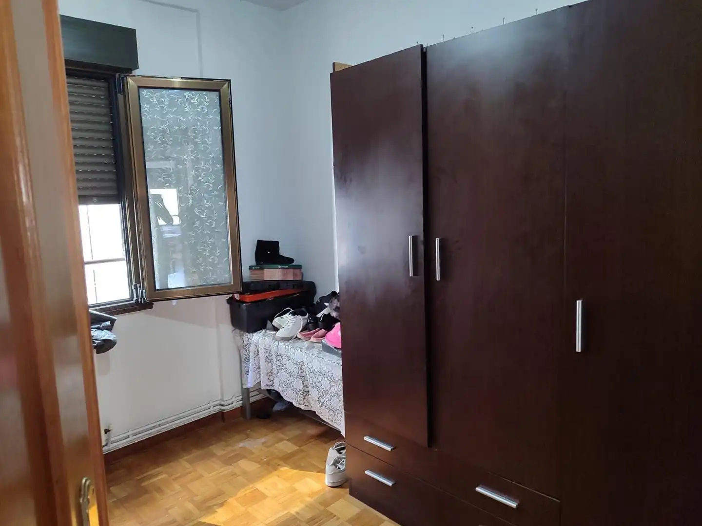Dormitori de Pis en venda en Oviedo  amb Calefacció