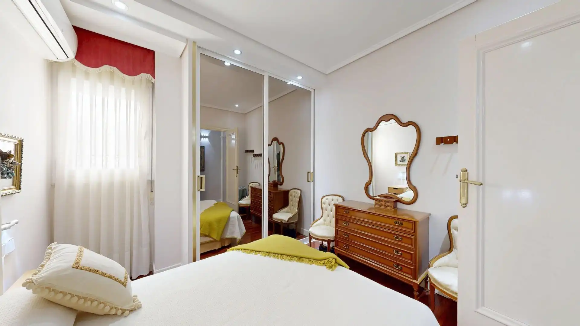 Schlafzimmer von Wohnung zum Verkauf in Valencia mit Klimaanlage, Parkett und Abstellraum