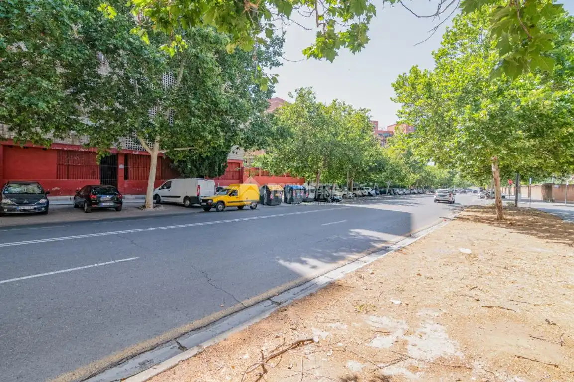 Vista exterior de Pis en venda en Granada amb Aire condicionat