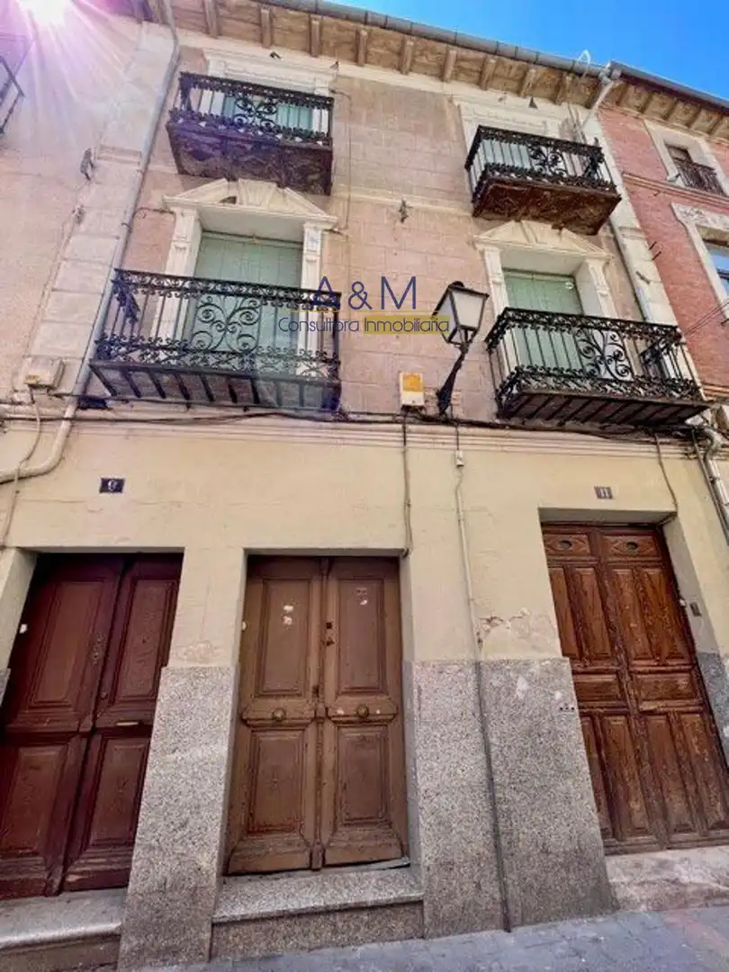 Vista exterior de Edifici en venda en Peñafiel