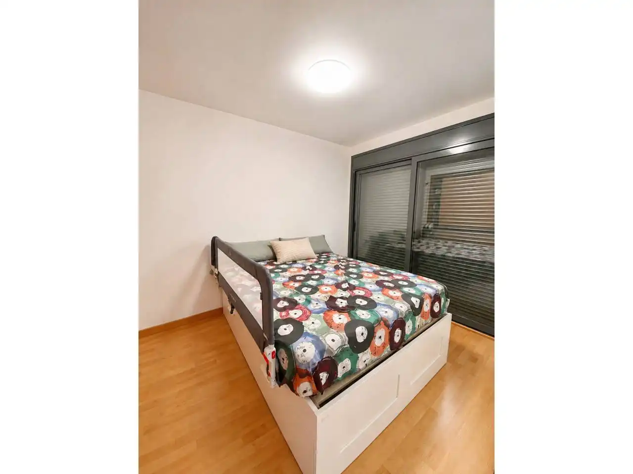 Habitación de Casa adosada en venta en Sant Joan Les Fonts con Calefacción, Parquet y Terraza