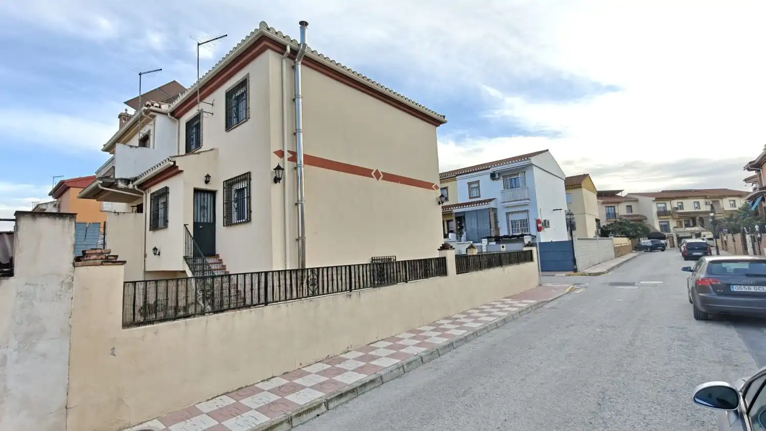 Vista exterior de Casa o chalet en venta en Cúllar Vega con Calefacción y Trastero