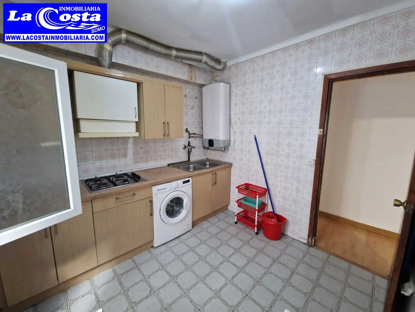 Kitchen of Flat for sale in Santander  with Parquet flooring, Oven and Washing machine