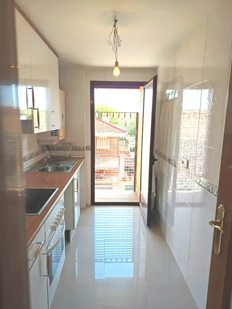 Cuina de Dúplex en venda en Villaviciosa de Odón amb Calefacció, Parquet i Terrassa