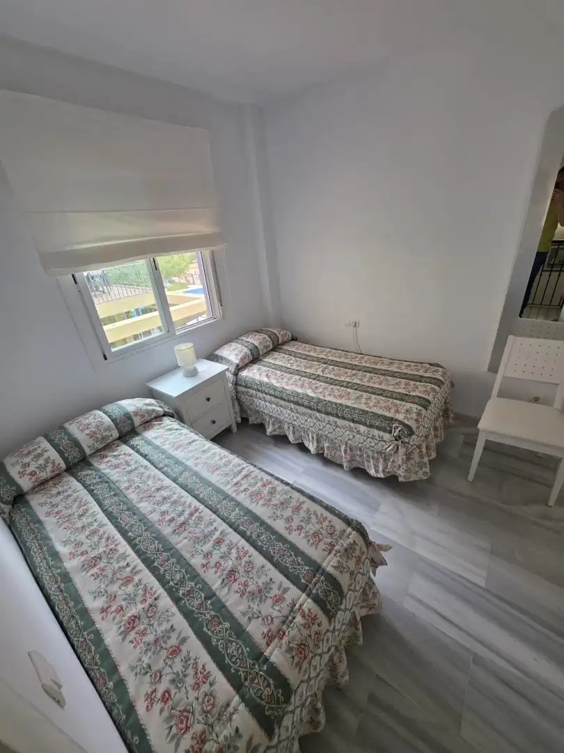Dormitori de Casa adosada de lloguer en Marbella amb Aire condicionat, Calefacció i Jardí privat