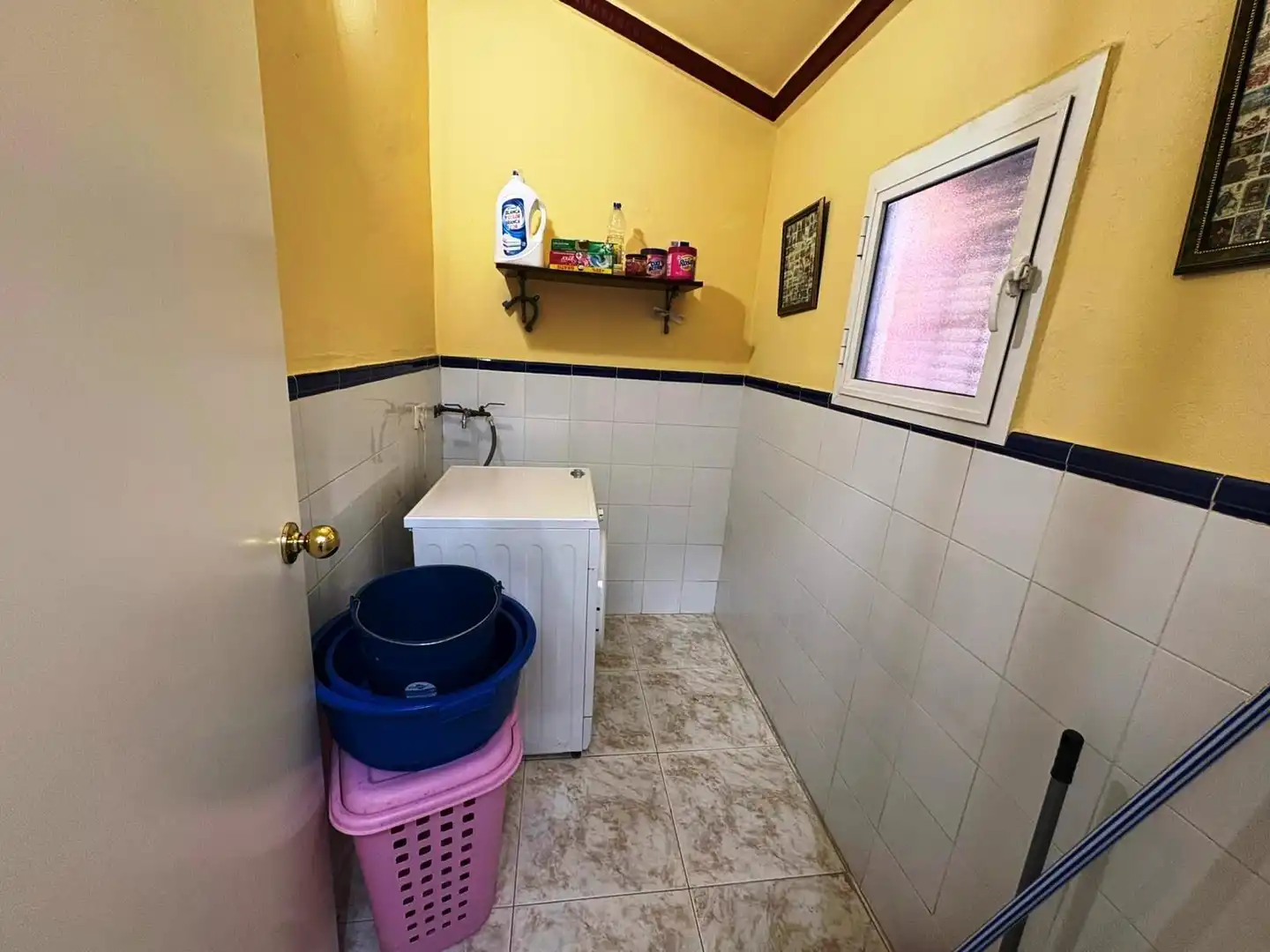 Bany de Casa o xalet en venda en Benacazón amb Aire condicionat i Terrassa