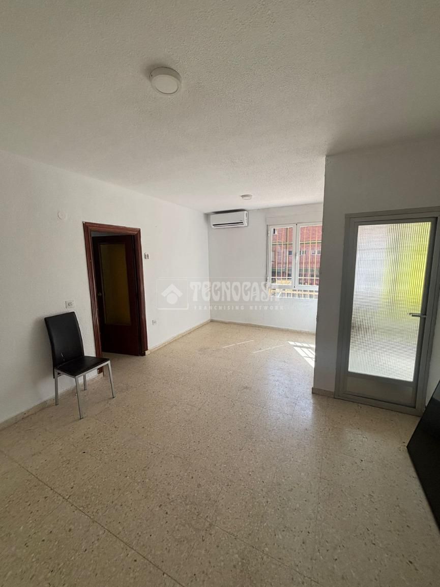 Living room of Flat for sale in  Granada Capital