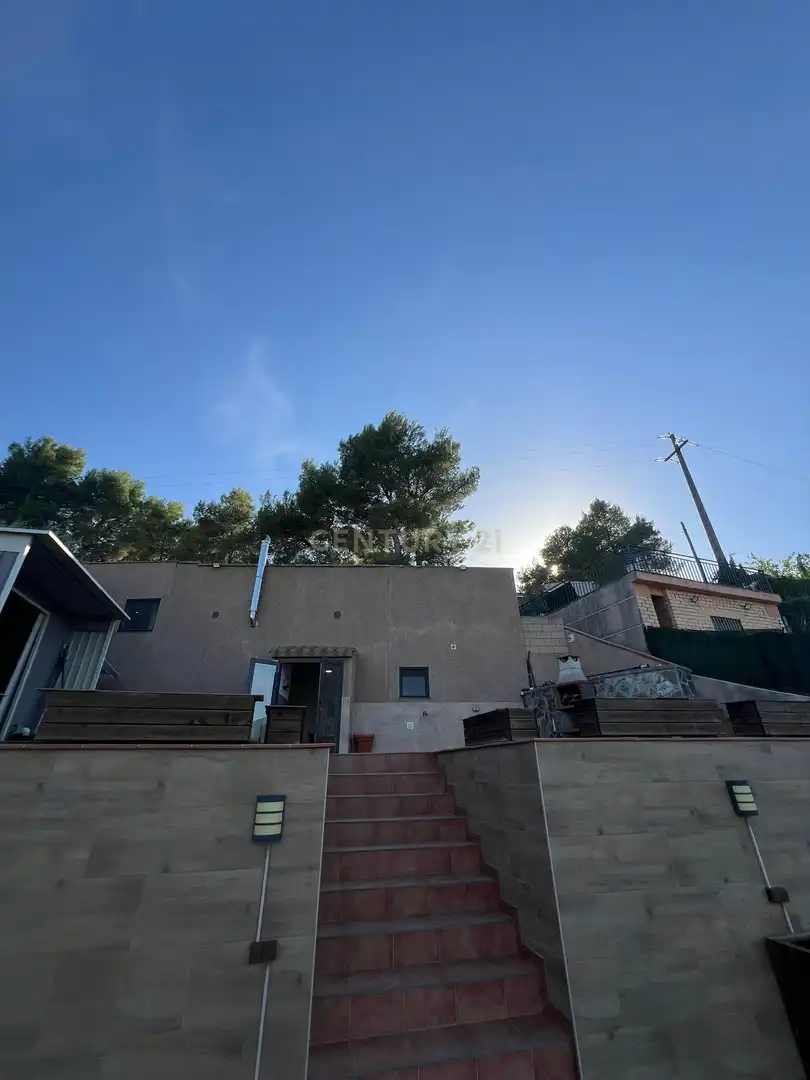 Casa amb jardí en venda a Carrer d'Anselm Clavé, 28, 08292 Esparreguera, Spain, imagen 2