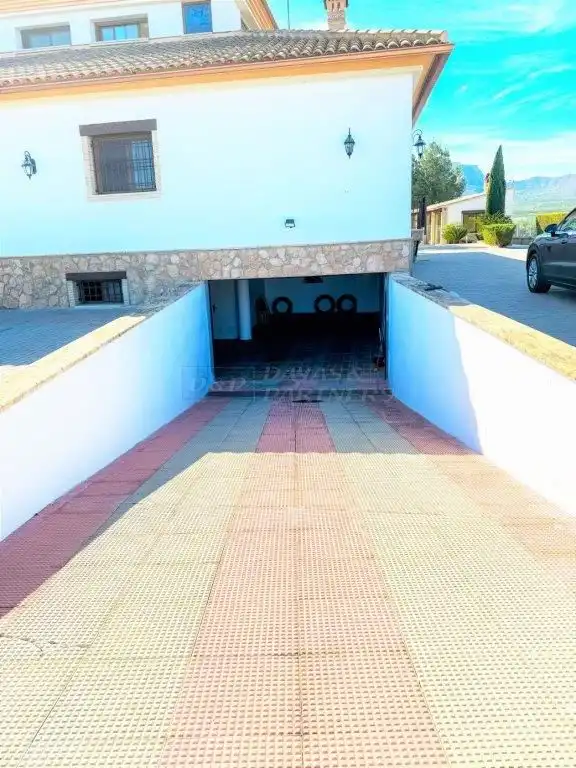 Aparcament de Casa o xalet en venda en Orihuela amb Aire condicionat, Jardí privat i Traster