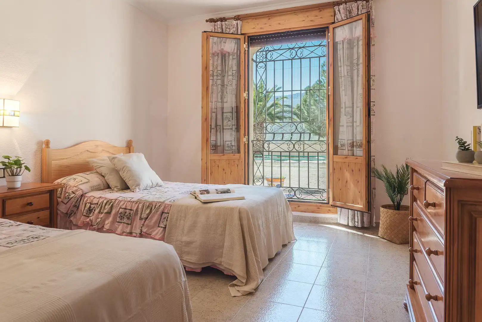 Casa rústica amb piscina en venda a Las Tres Villas, imagen 27