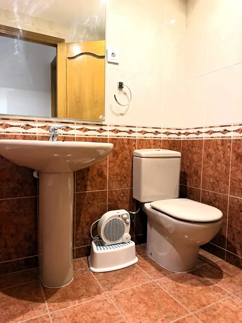 Bany de Pis en venda en Sant Boi de Llobregat amb Aire condicionat, Calefacció i Terrassa
