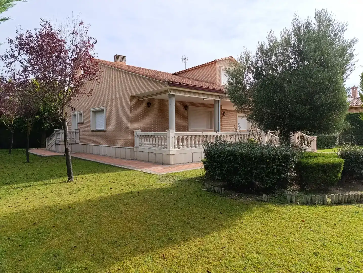 Vista exterior de Casa o xalet en venda en Valladolid Capital amb Piscina i Balcó