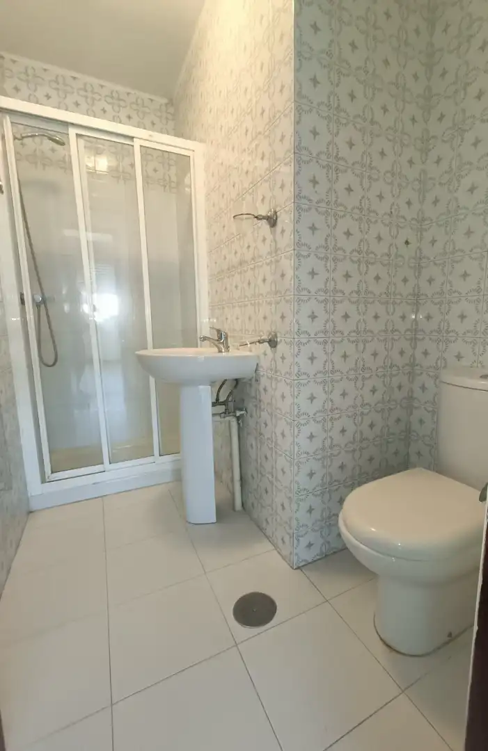Baño de Piso en venta en Vigo  con Calefacción, Parquet y Trastero