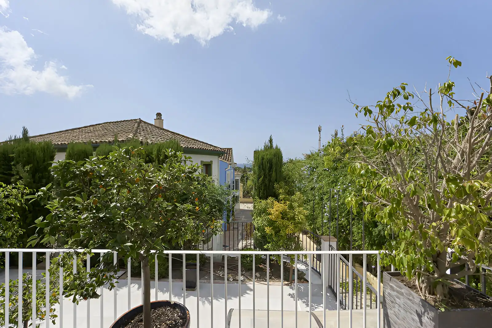 Terrassa de Casa adosada en venda en Marbella amb Aire condicionat, Calefacció i Jardí privat