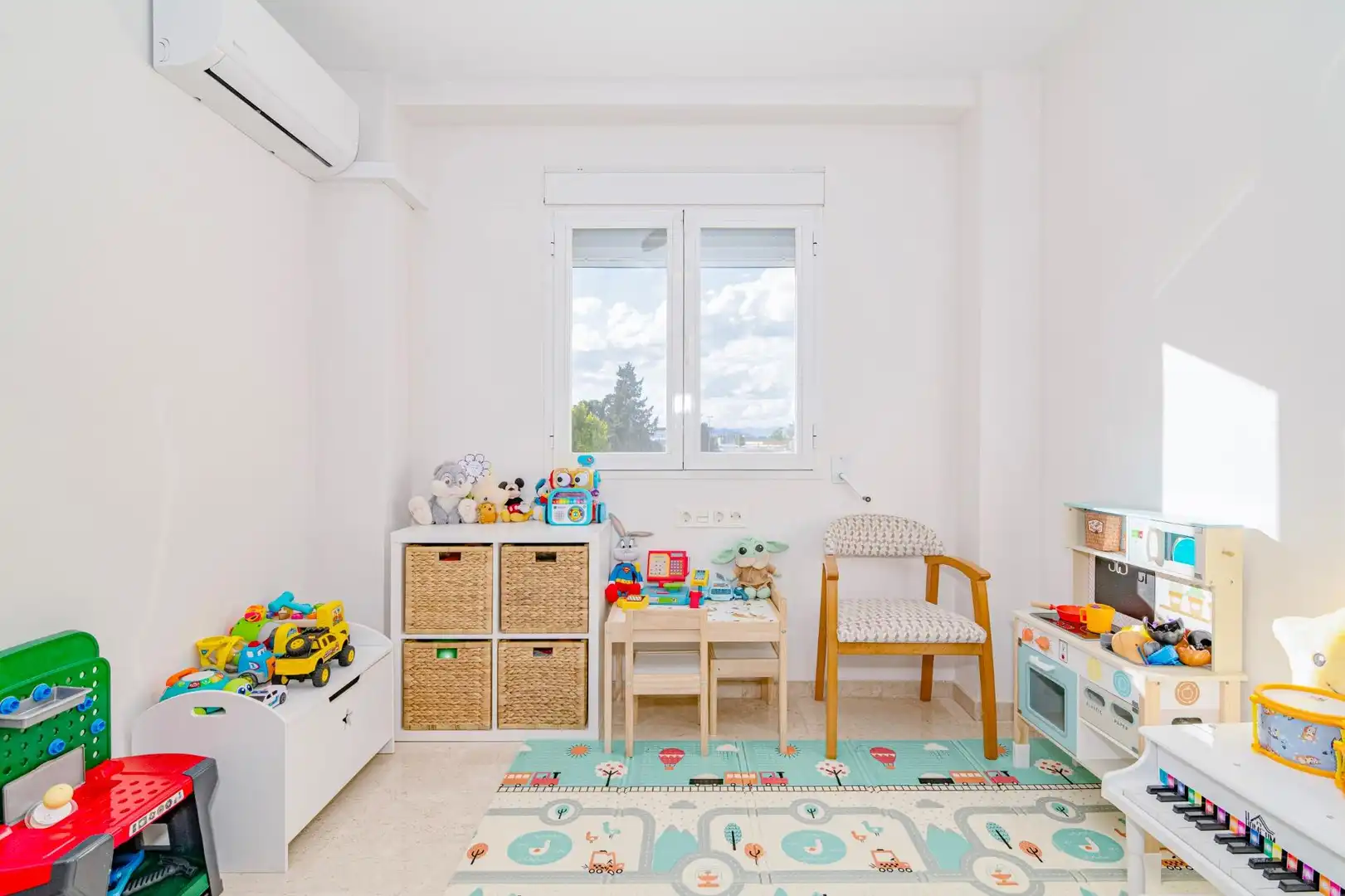 Habitación de Casa adosada en venta en Armilla con Aire acondicionado, Calefacción y Jardín privado