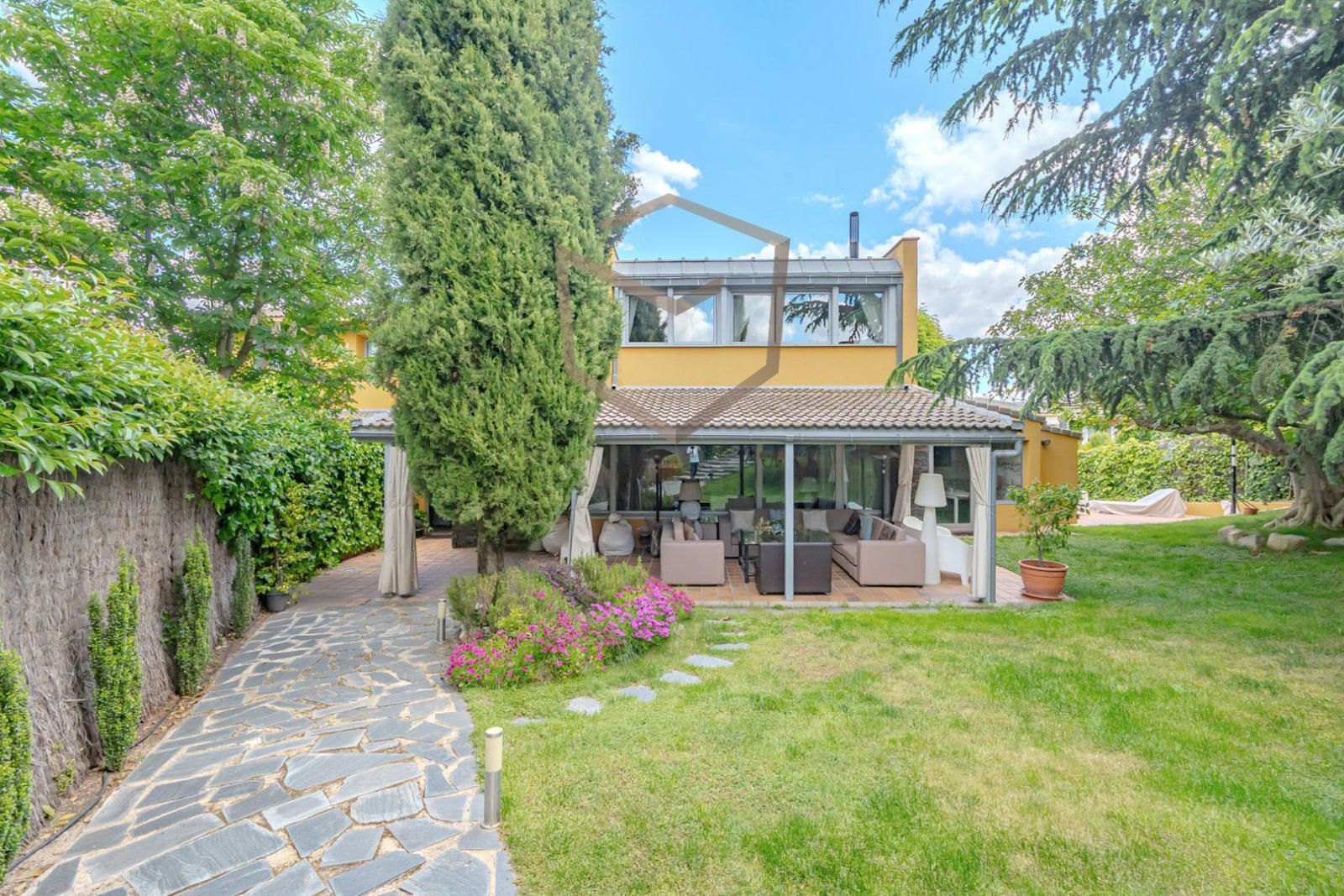 Garden of Single-family semi-detached for sale in La Moraleja  with Air Conditioner, Heating and Storage room