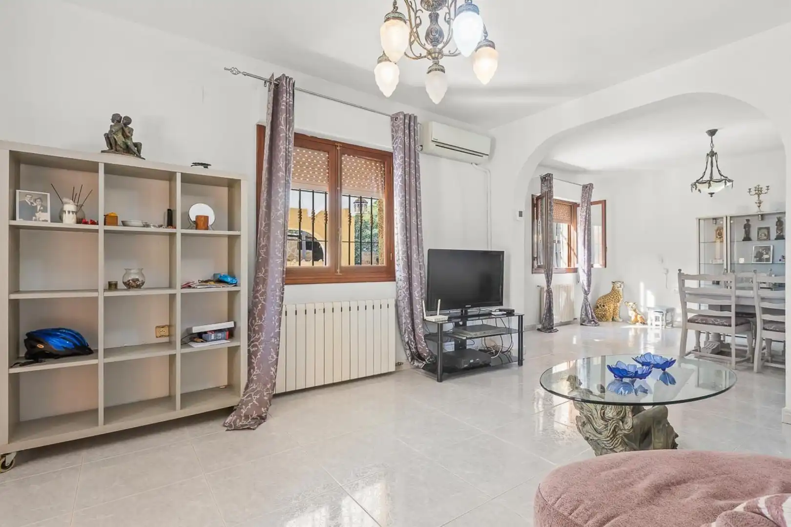 Sala d'estar de Casa o xalet en venda en Orihuela amb Aire condicionat, Jardí privat i Terrassa