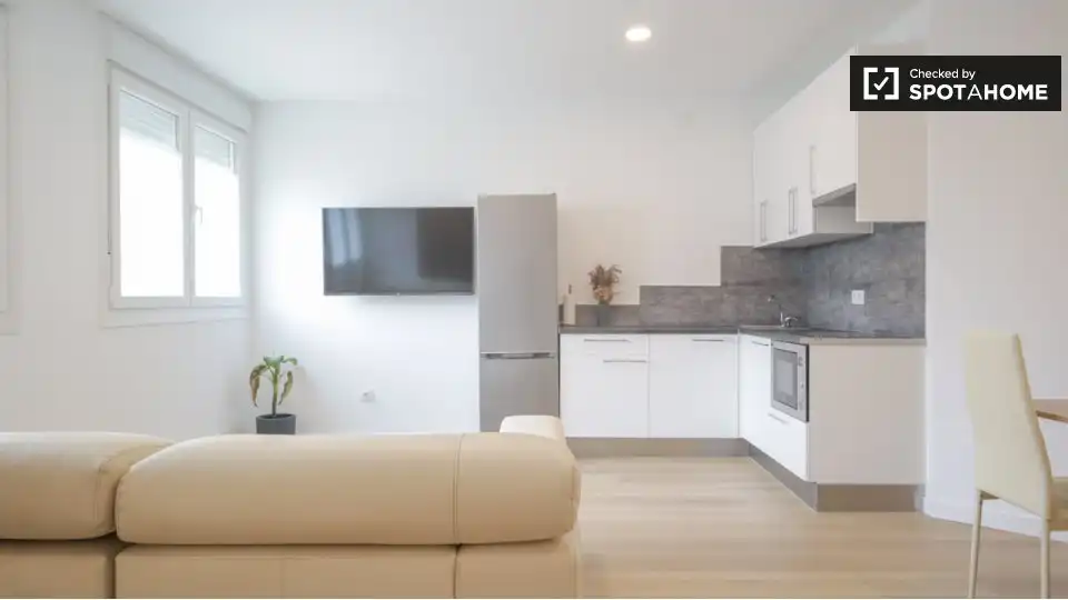 Living room of Flat for rent in Madrid  with Air Conditioner, Heating and Furnished
